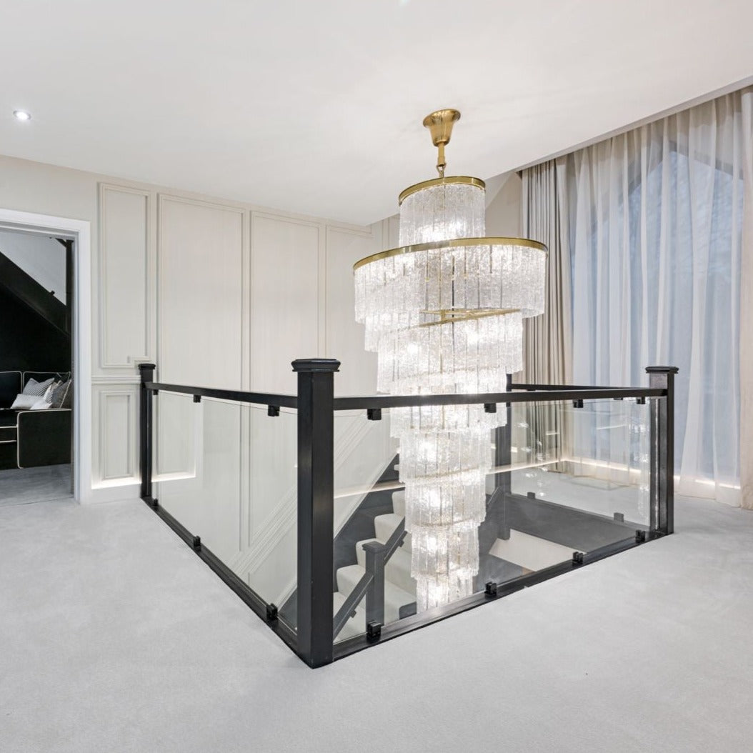 żyrandol schodowy spiralny