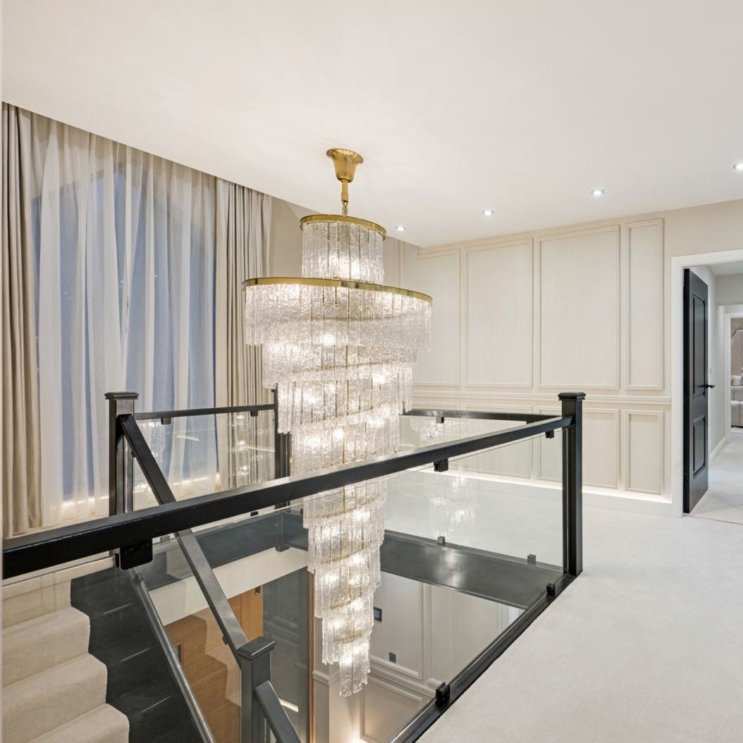 żyrandol schodowy spiralny