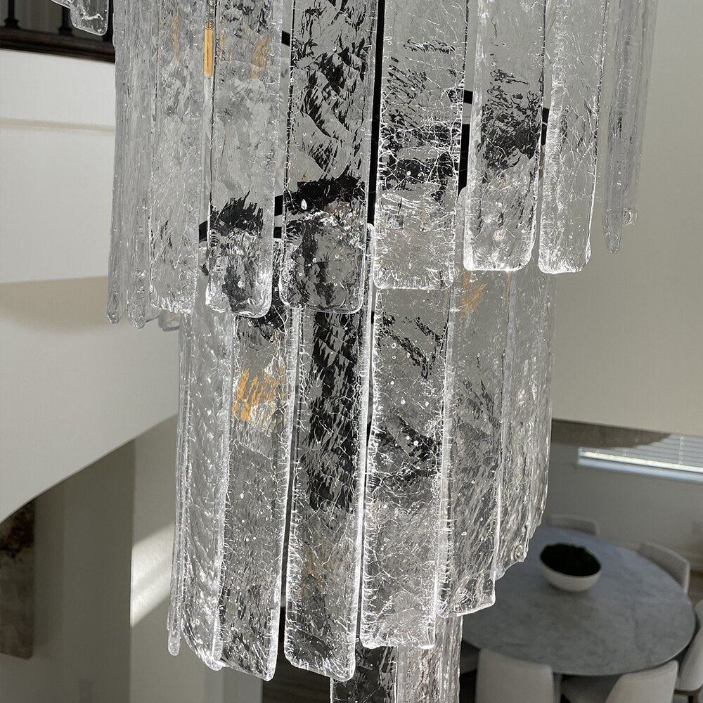 żyrandol schodowy spiralny