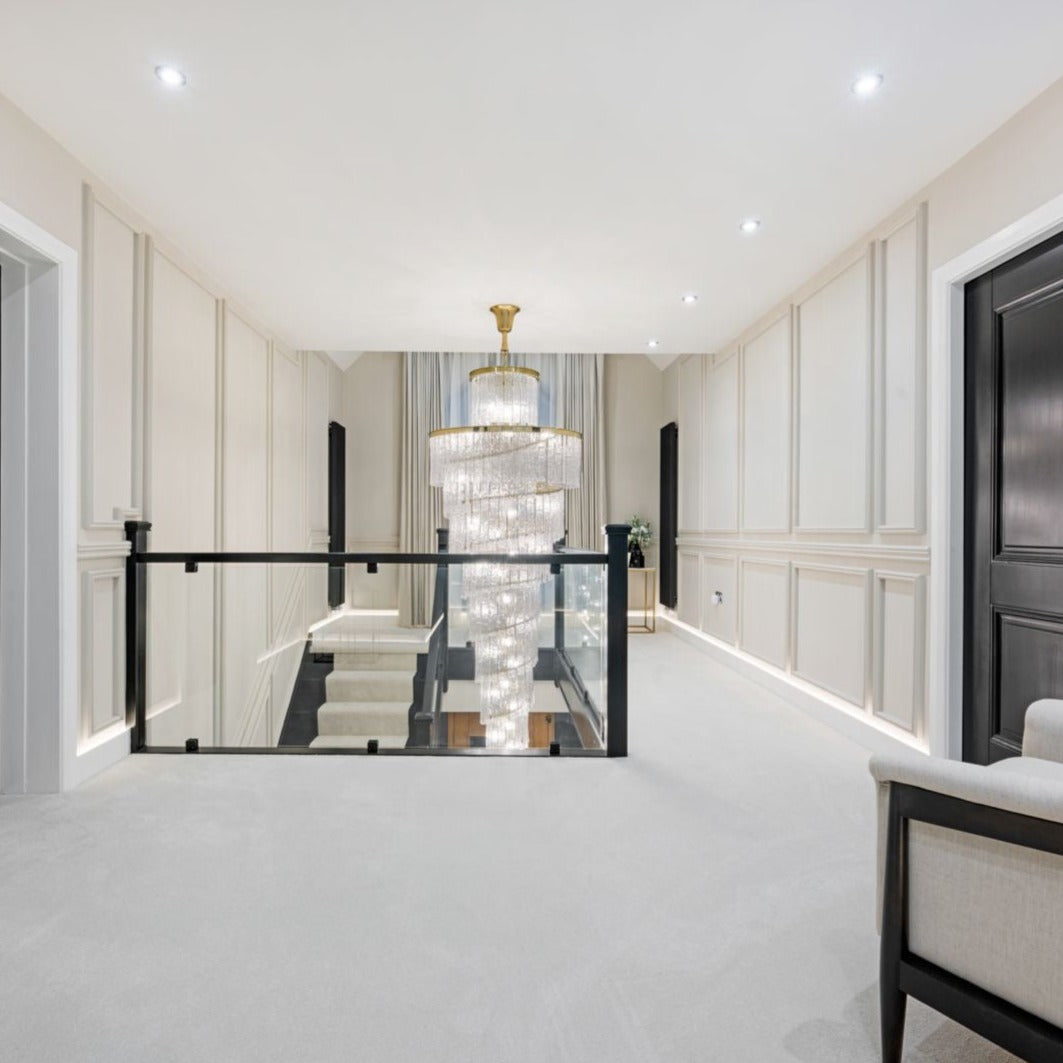 żyrandol schodowy spiralny